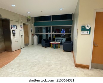 Augusta, Ga USA - 12 13 21: Childrens Hospital Of Georgia Interior Seating Area Night Outside