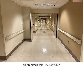 Augusta, Ga USA - 12 13 21: Children's Hospital Of Georgia Interior Long Hallway