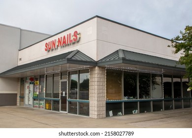 AUGUSTA, UNITED STATES - May 09, 2022: Grovetown, Ga USA - 07 19 21: Urban Nail Salon Exterior In A Strip Mall