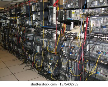 Austin, Texas - 21 February 2008: The Back Of An Old Style Server Room With Stacks Of Discrete Servers