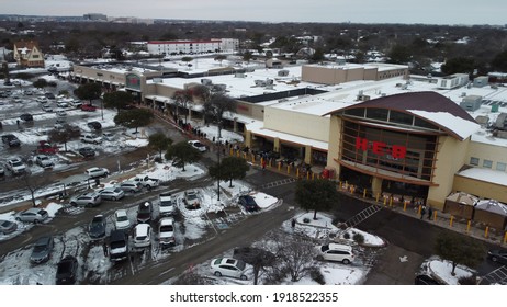 Austin, Texas - February 15, 2021: a long line wraps around an HEB grocery store