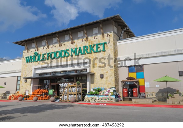 AUSTIN, TEXAS - SEPTEMBER 21\
2016: Whole Foods Market Arbor Trails on a sunny morning in\
Austin