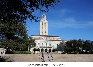 Austin, Texas, USA - Nov 22, 2021: UT Tower On The Campus Of University Of Texas Austin In A Sunny Morning In Fall