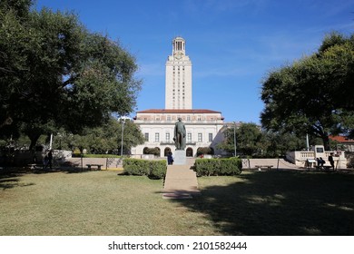 Austin, Texas, USA - Nov 22, 2021: UT Tower On The Campus Of University Of Texas Austin In A Sunny Morning In Fall