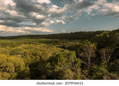 Austin, TX, USA 11-11-2021 Barton Creek Greenbelt