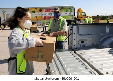 Austin, TX USA - Nov. 19, 2020: One Week Before Thanksgiving, A Female And A Male Volunteer Distribute Emergency Food Aid From The Central Texas Food Bank To People In Need At The Expo Center.