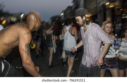 AUSTIN,TEXAS (USA) - MARCH 2011:Long Exposure Image Of A Friday Evening Crowd On 6th Street, The Night Life District Of The Capital Of Texas