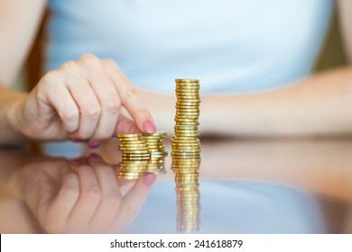 Australian Currency - Lady counting coins