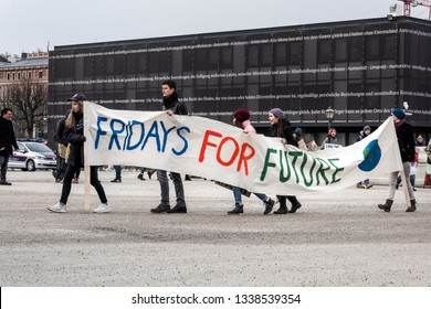 Austria, Vienna, Heldenplatz: Young people students men women at Fridays for Future demonstration in the city center of the Austrian capital - concept climate change global warming. February 01, 2019