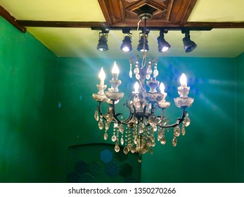 Imagenes Fotos De Stock Y Vectores Sobre Hand Chandelier