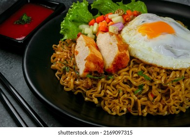 Authentic Indonesian Fried Noodle Full Toppings Stock Photo 2169097315 ...