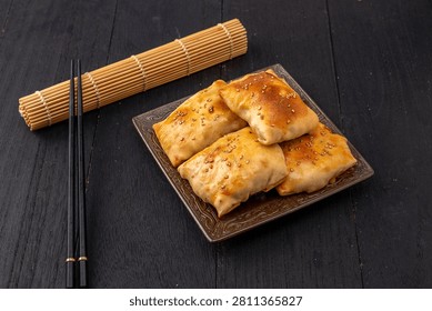 Authentic Xinjiang Roasted Mutton Buns, Clay Oven Baked Samsa Pastry with Meat Filling