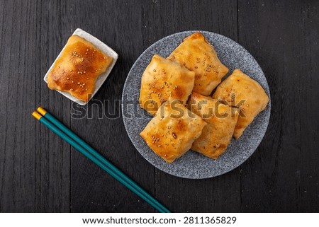Authentic Xinjiang Roasted Mutton Buns, Clay Oven Baked Samsa Pastry with Meat Filling