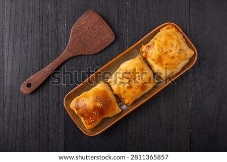 Authentic Xinjiang Roasted Mutton Buns, Clay Oven Baked Samsa Pastry with Meat Filling