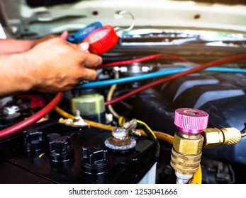 Auto Air Conditioner Service With Pressure Guage