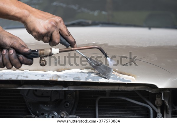Auto body repair\
series : Scrubbing car\
paint
