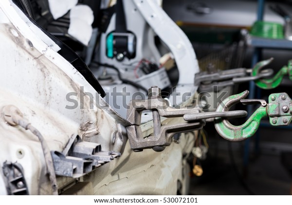 Auto\
body repair series : Straighten crashed car\
body