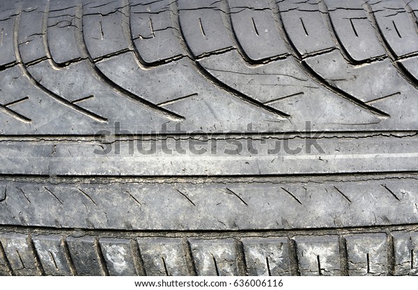 Auto car tyre\
pattern