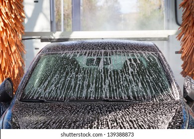 Auto Car Wash Tunnel Under Soaping And Rinsing