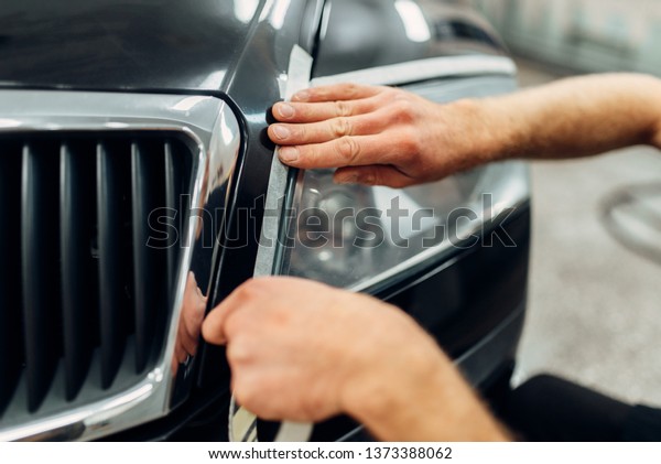 Auto\
detailing of car headlights, carwash\
service