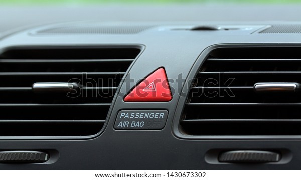 auto emergency button
/ car panel photo