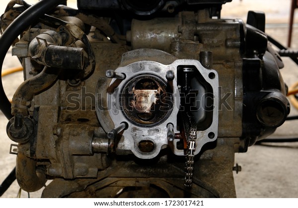 Auto engine,\
motorcycle belt that is\
fixing