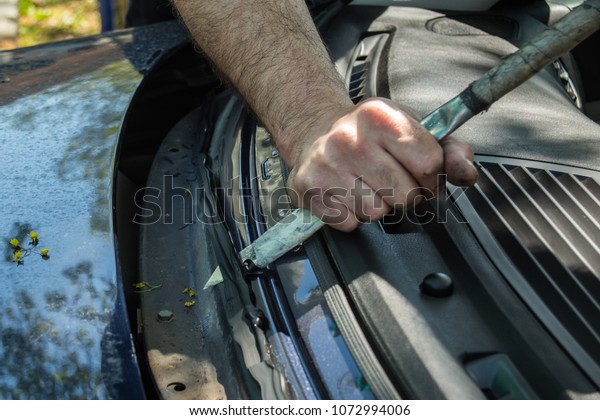 auto glass repair\
and windshield replacement