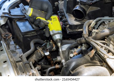 Auto Mechanic Replacement Fuel Supply With Engine Throttle In Car Part