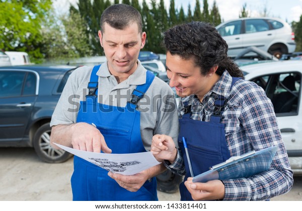 auto mechanic
reporting diagnostic to
supervisor