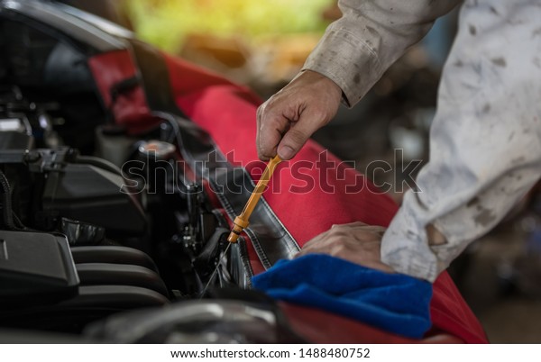 Auto mechanic service\
Check engine oil