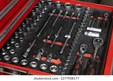 Auto mechanic tools are in a proportional tray.