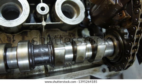 auto motor head with
camshafts