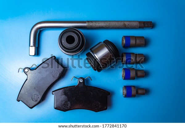 Auto parts, brake discs, pads.\
Salinblock car, star auto keys and brake pads on a blue\
background