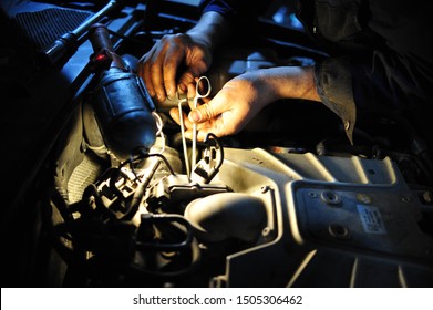 Auto Repair Replacing The Oil Pressure Sensor