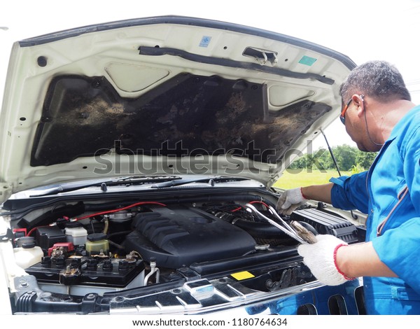 auto service outdoor auto\
repair