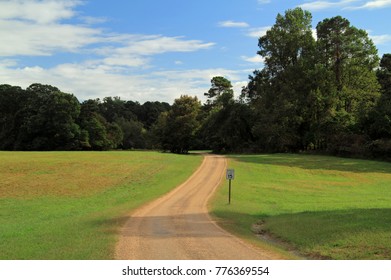 Auto Tour Road At The Historic Yorktown Battlefield Military Park In Yorktown, Virginia