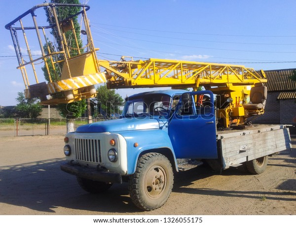 Auto tower, truck with rising tower.\
Commercial vehicles, construction\
machinery.