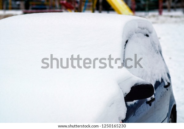 auto\
winter car in the snow                            \
