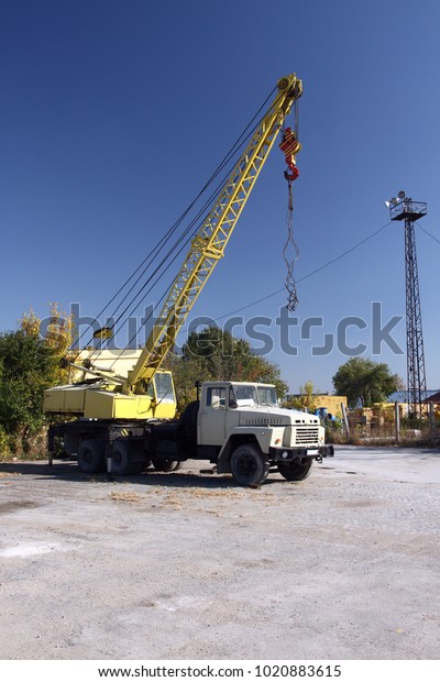 autocrane parked in a
construction base