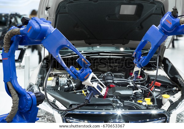 Automated robotic scanning automotive part\
engine in smart factory, Industry 4.0\
concept