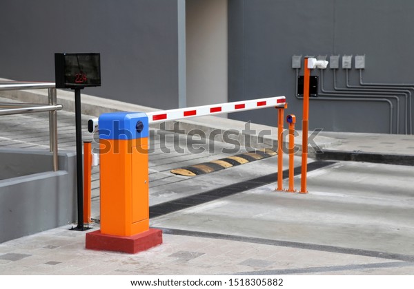 Automatic barrier gate with RFID Card dispenser\
system for car\
parking.