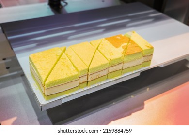 Automatic Cake Cutter Work Fast And Precision.