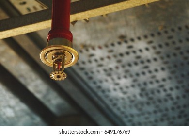 Automatic Ceiling Fire Sprinkler In Red Water Pipe System