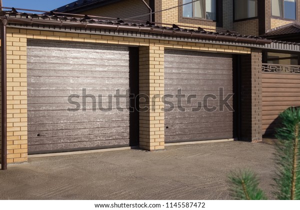 \
Automatic double gates to\
the garage