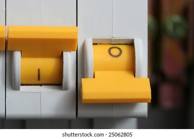 Automatic electricity switcher