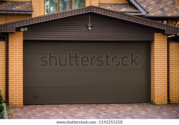 Automatic garage\
door