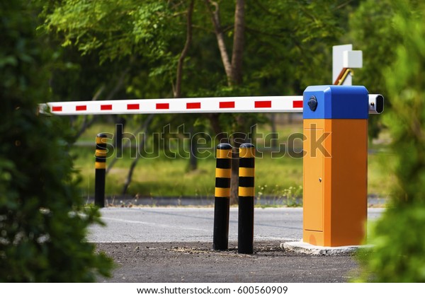 Automatic gate\
barrier