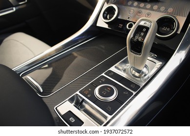 Automatic Gear Stick With Carbon Fibre Centre Console