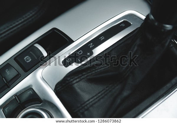 Automatic gear stick\
inside modern luxury\
car
