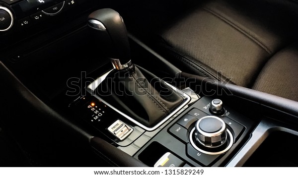 Automatic gearbox lever; Automatic transmission\
gearshift stick; Close-up\
view